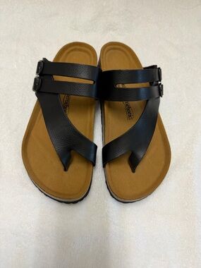 Women’s aerothodic sandals sz 40